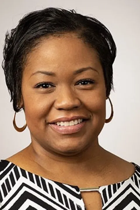 Lauren Gray headshot